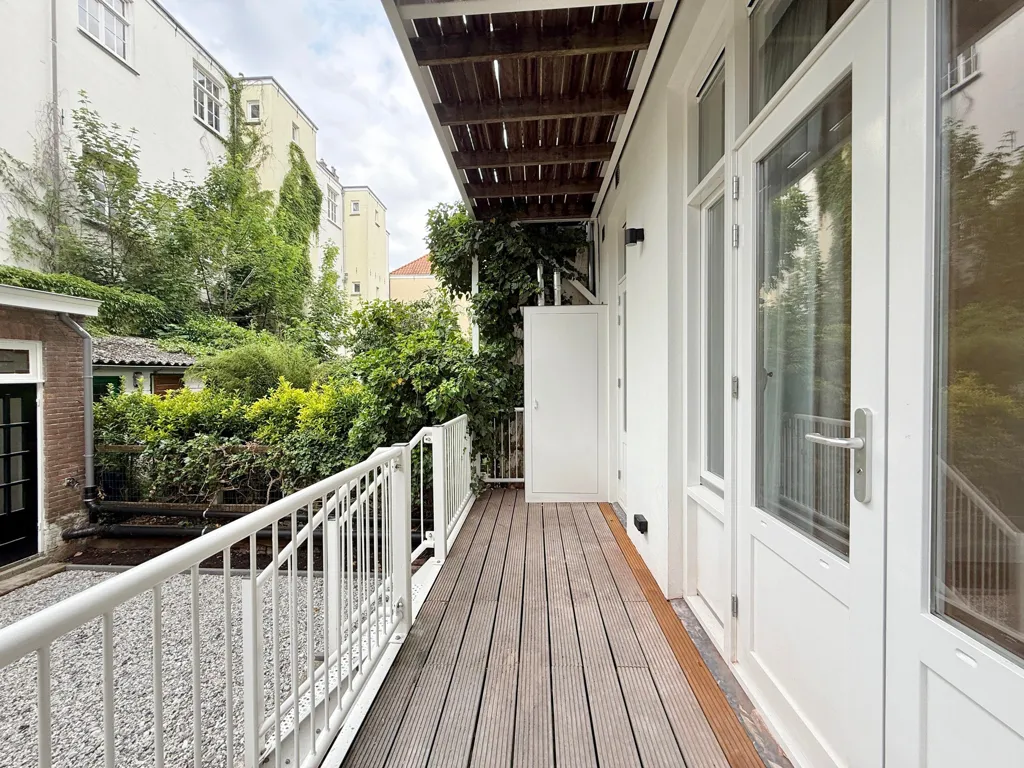 Balcone - Ground Floor Apartment with Garden in Amsterdam