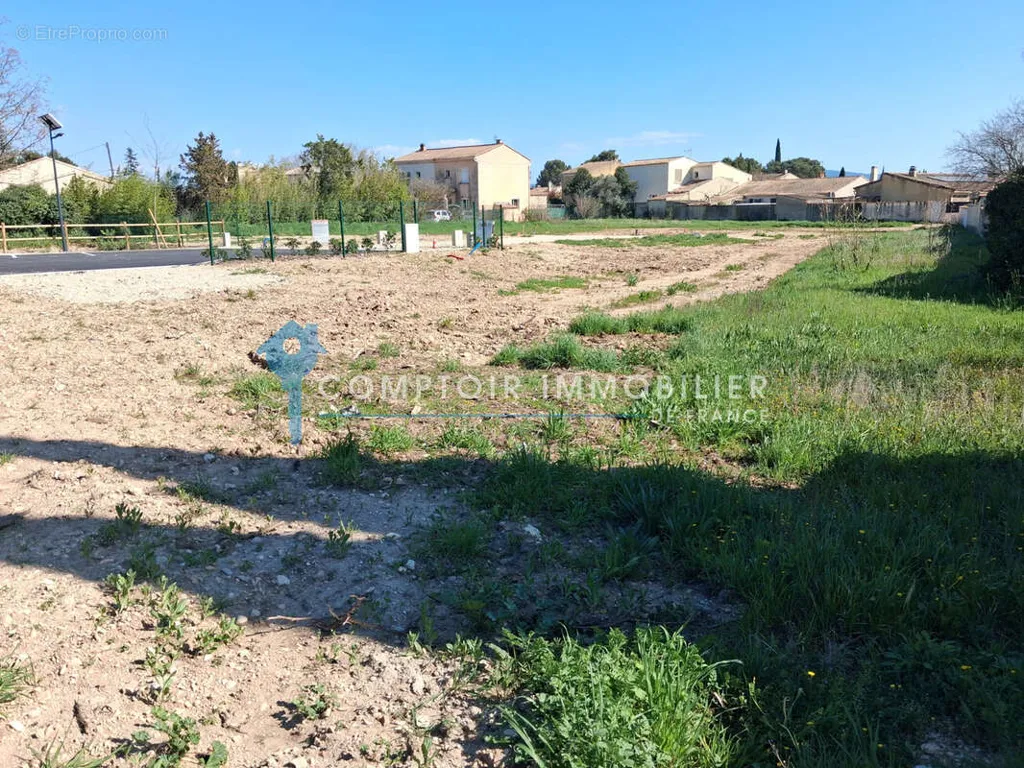 Aed - Buildable Plot with Garden in Monteux