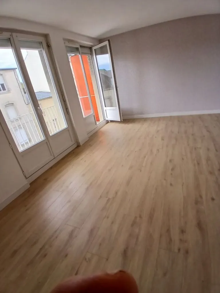 Elutuba - 3-Bedroom Apartment with Balcony in Brest