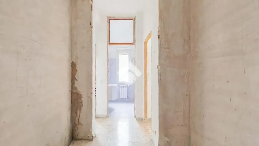 Entrée - Apartment with Triple Exposure in Balduina, Rome