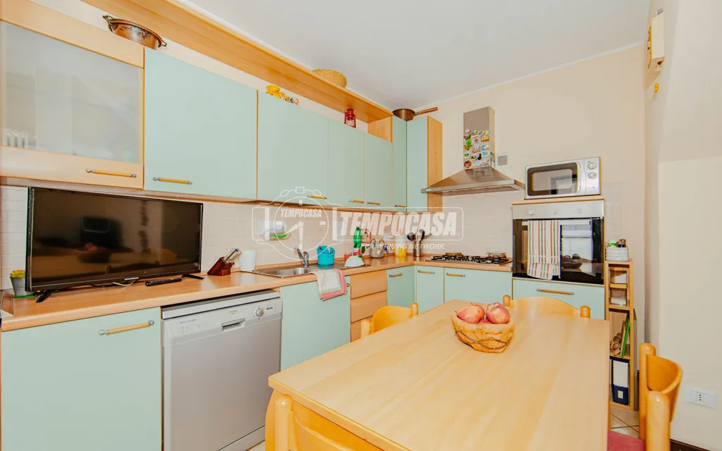Cuisine - Modern Villa with Private Garden in Vigevano