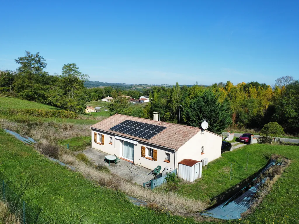 Vue aérienne - Maison de Plain Pied avec Garage et Jardin à Lizac