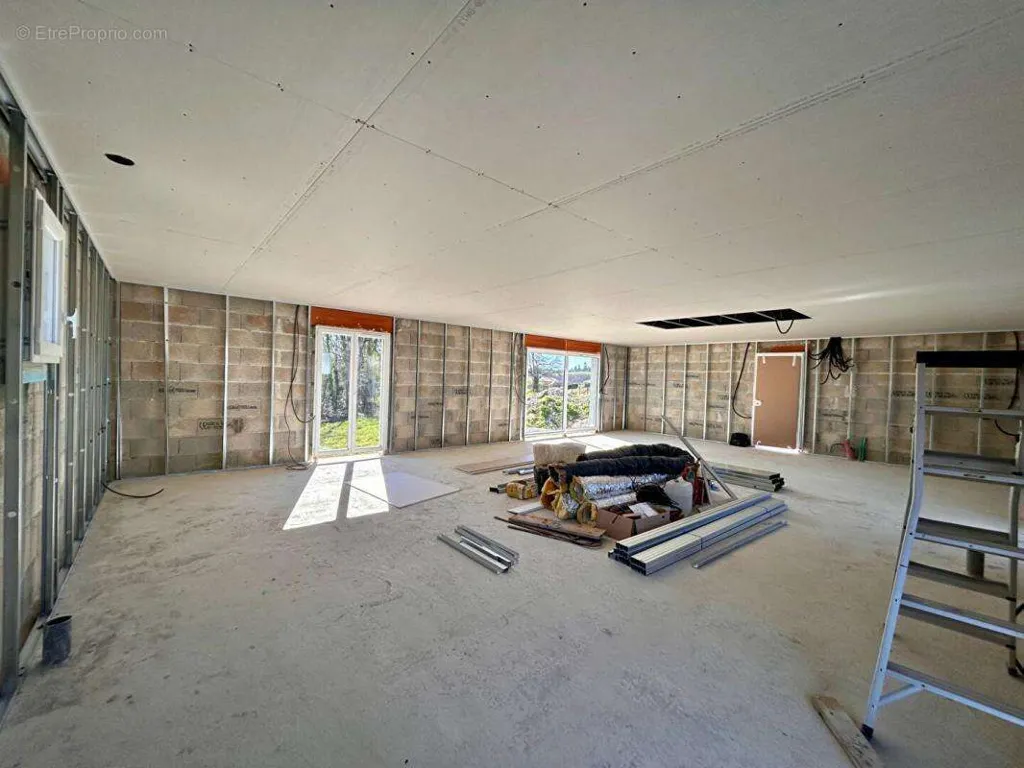 Toad - New Flat-Plan House with Terrace in Trélissac