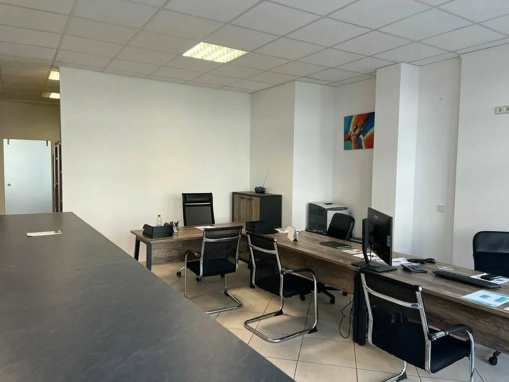 Kabinet - Commercial Space with High Visibility in Dommeldange