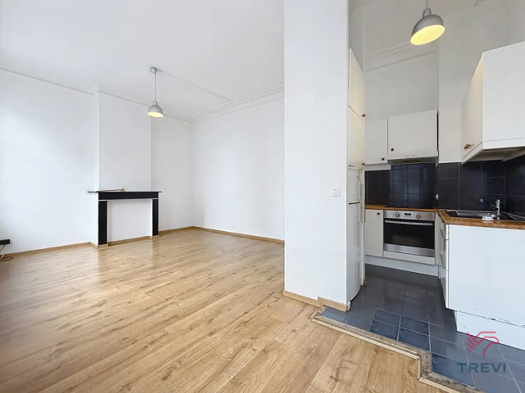 Séjour - Appartement Lumineux à Schaerbeek, Proche des Commodités