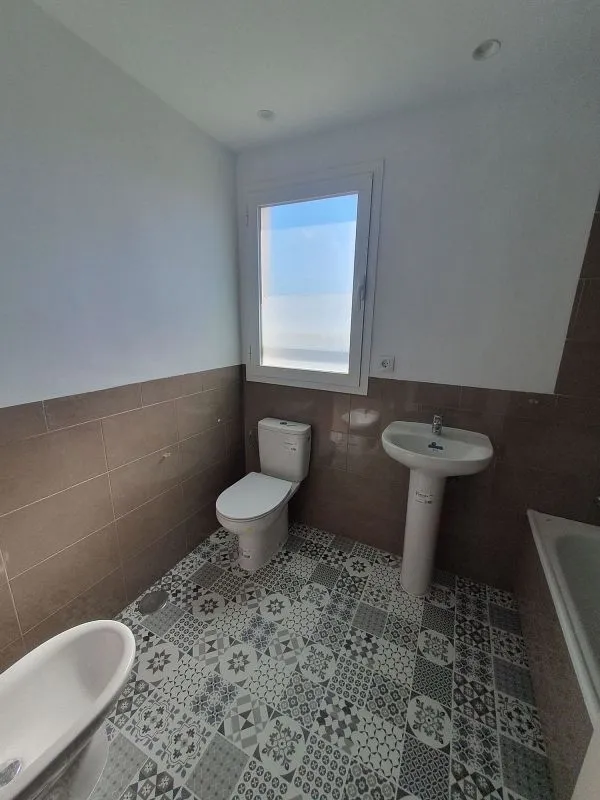 Vannitoad - 2-Bed Flat with Pool in Toyo