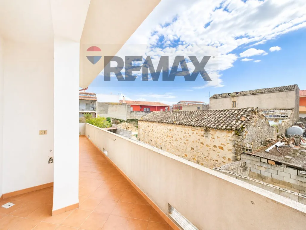 Terrasse - Semi-detached House with Terrace in Guasila