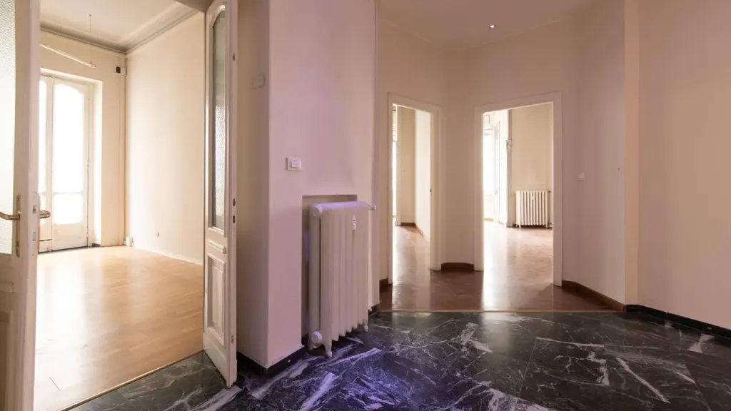 Hallway - Liberty Style Apartment with Bow Window in Turin