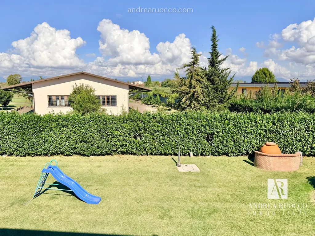 Jardin - Semi-Detached Villa with Office in Paestum