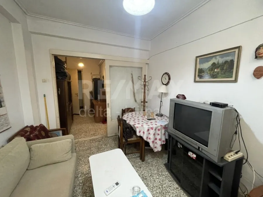 Soggiorno - Semi-Basement Apartment in Larissa Centre