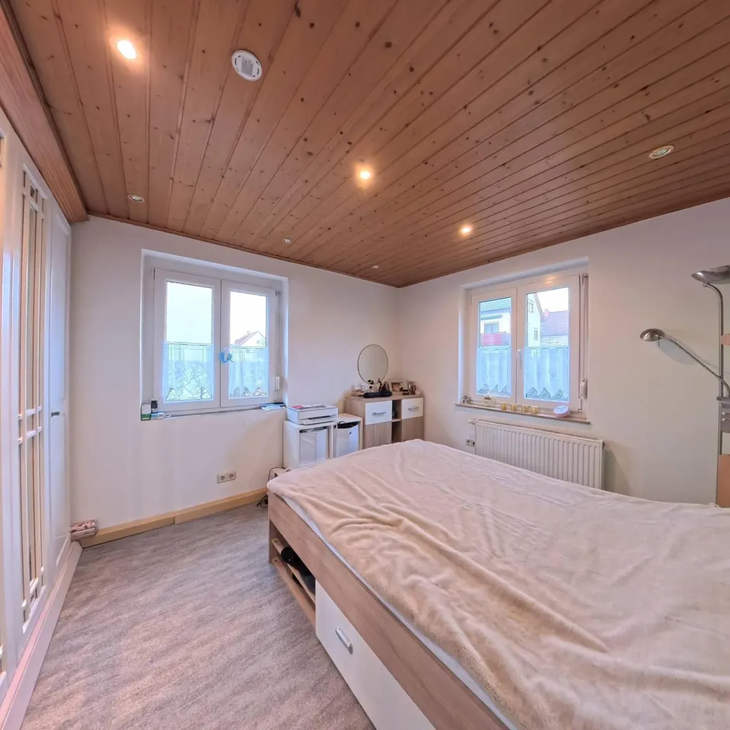 Bedrooms - Fully Let Three-Unit House in Eislingen