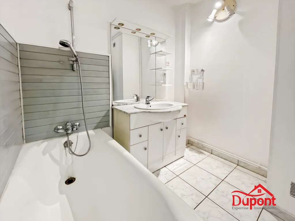 Vannitoad - Spacious Flat with Balcony in Saint Jean