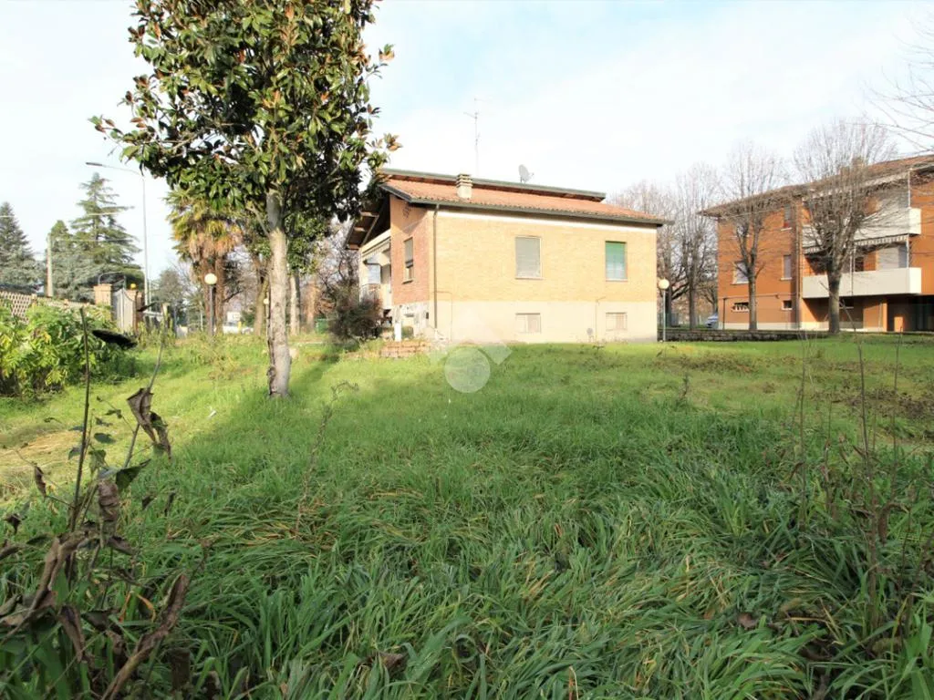 Aed - Buildable Plot with Garden in Montechiarugolo