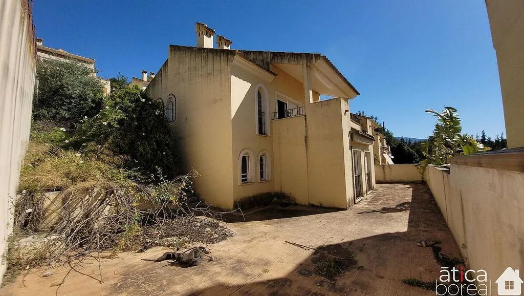 Exterior - Duplex for Renovation with Garden in Torreguil