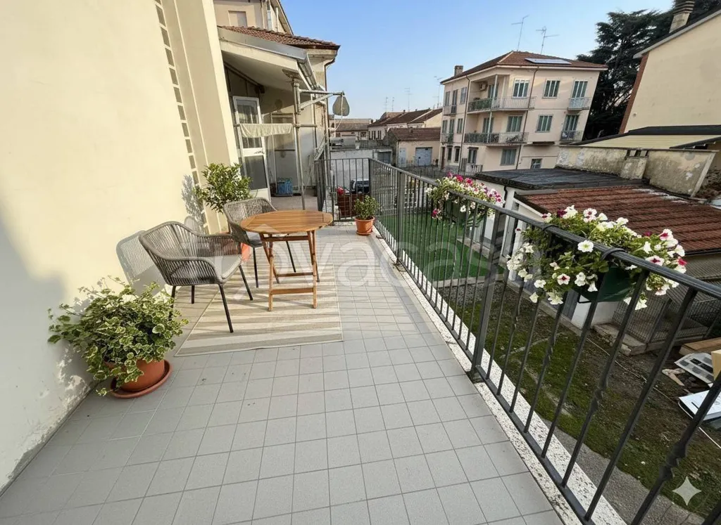 Balcony - Completely Refined Bifamiliar in Central Ferrara