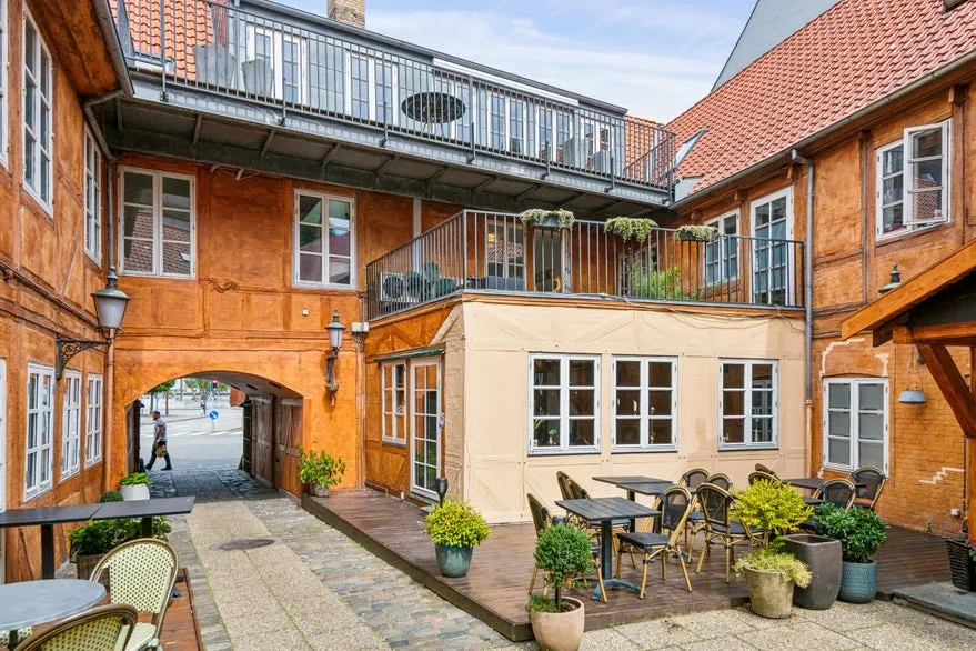 Garden - Restaurant Space with Harbour View in Aalborg