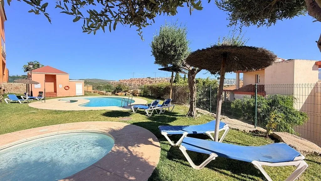 Piscine - Duplex with Pool in La Duquesa