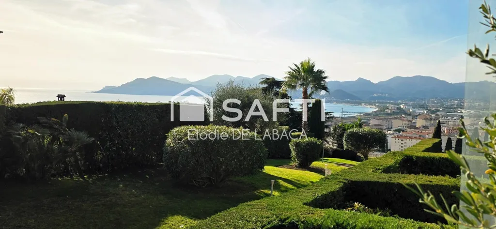 Aed - 5-Piece Apartment with Sea View in Cannes