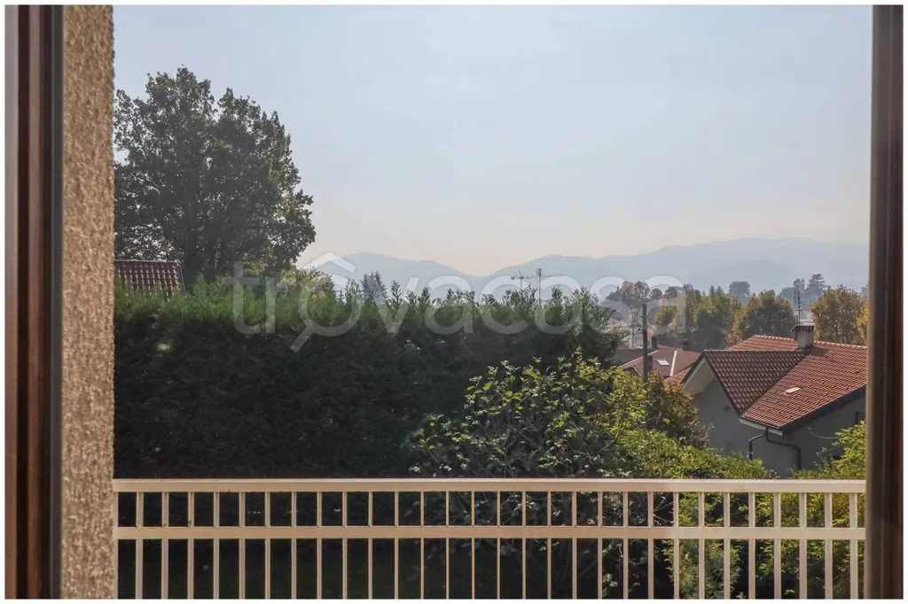 Balcon - Spacious Villa with Garden in Giaveno