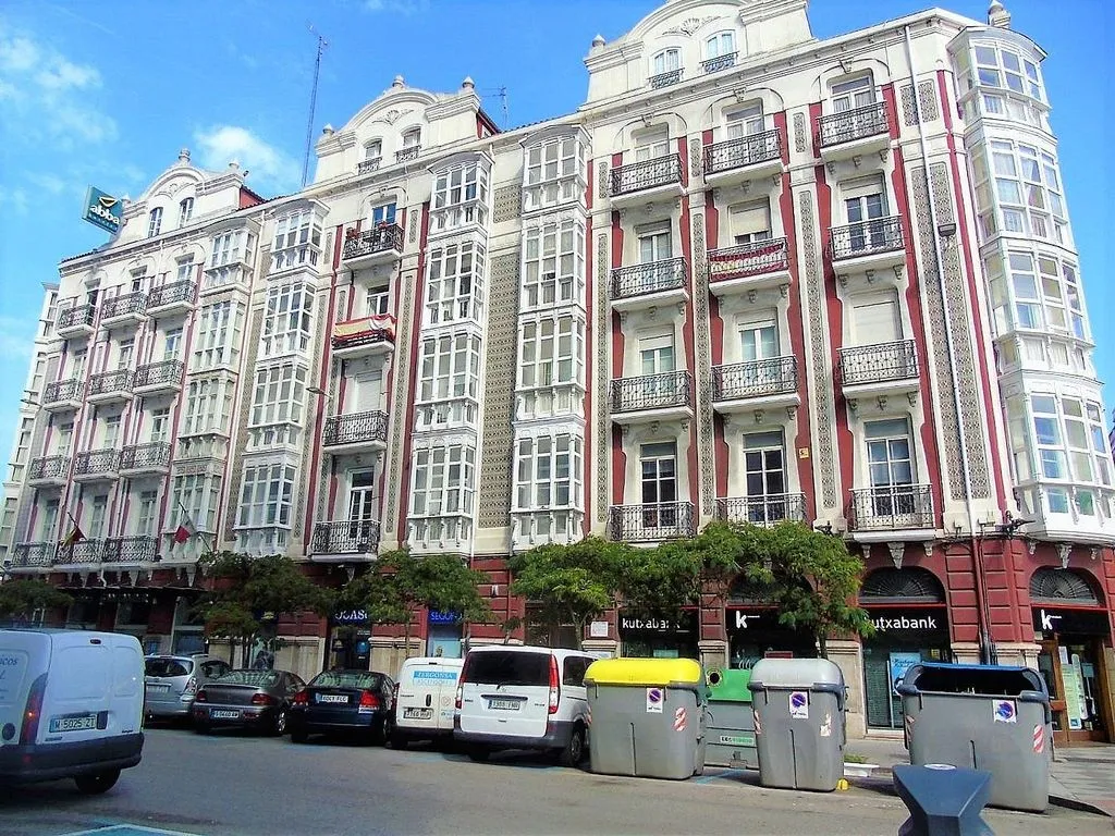 Extérieur - Historic Apartment with Balcony in City Centre