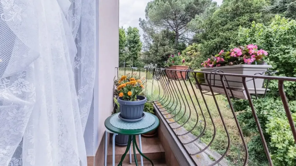 Rõdu - Rearranged Apartment with Balcony in Sutri