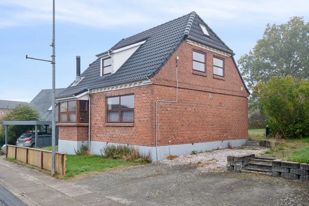 Välivaade - 1928 Brick Villa with Garden in Suldrup