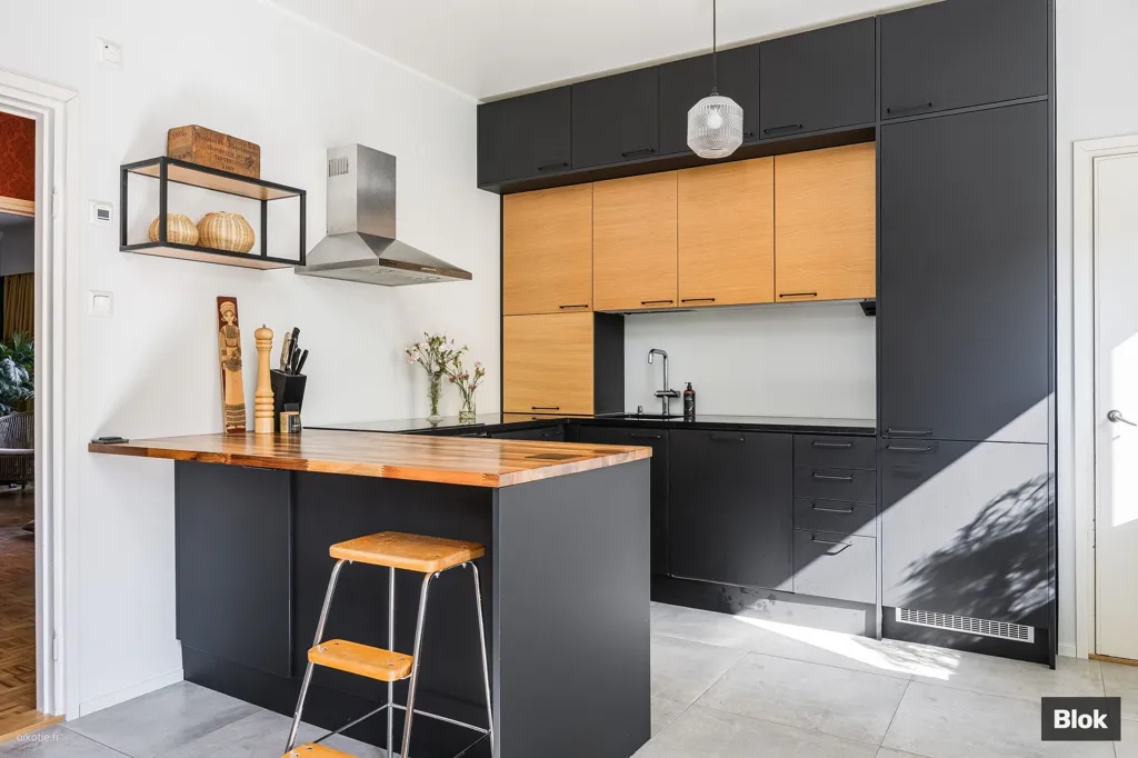Cuisine - Renovated Apartment with Balcony in Ruskeasuo