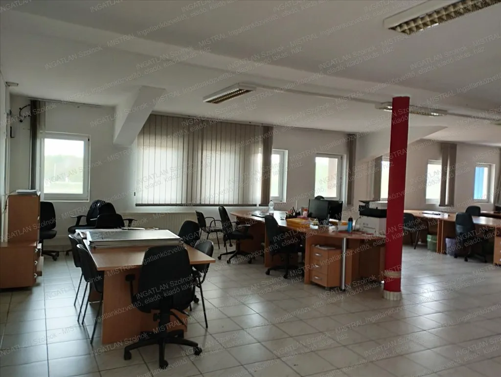 Office - Office Space with Garden in Southern District, Szolnok