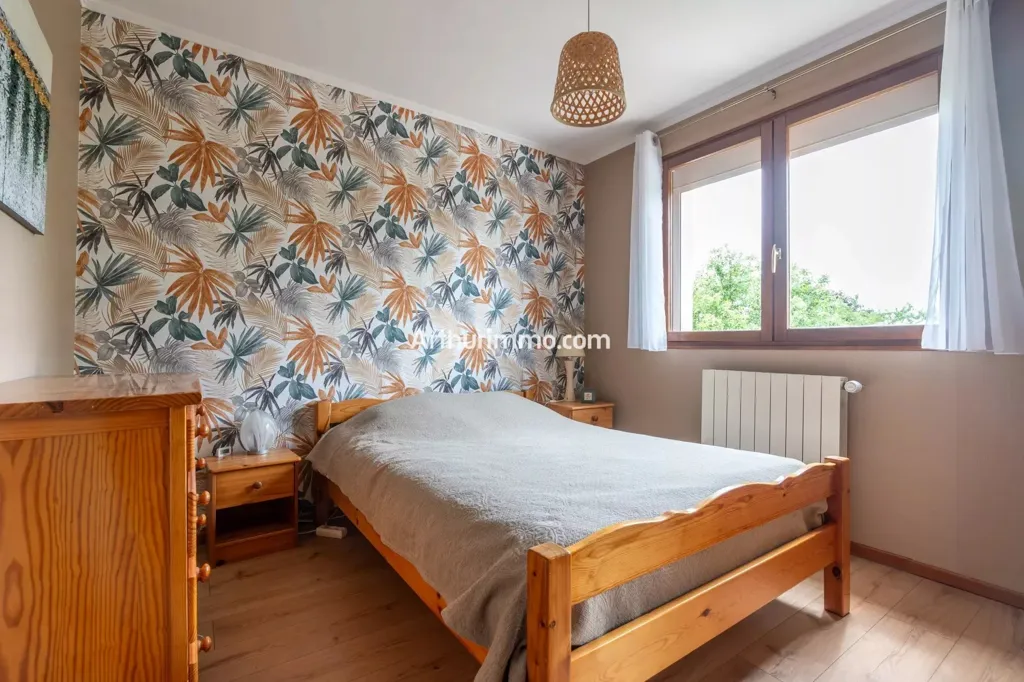 Bedrooms - 8-Piece House with Pool Potential near Santeny
