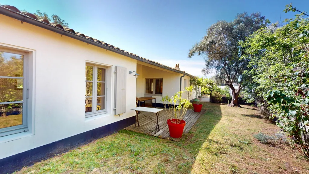 Jardin - Maison de Plain-Pied avec Jardin à Les Portes-en-Ré