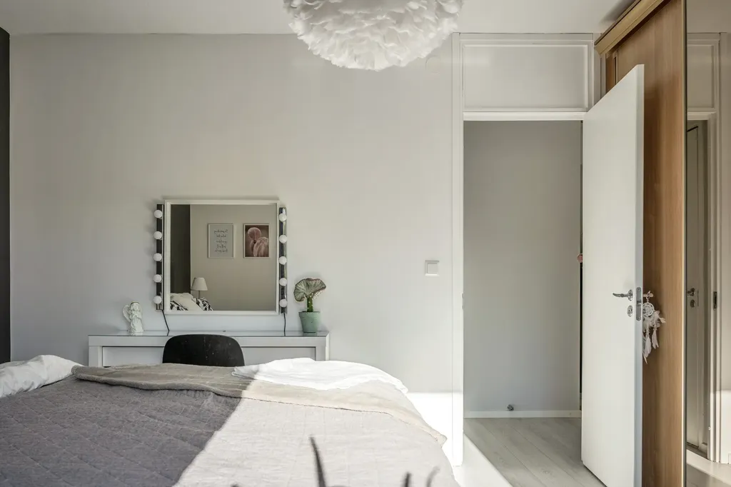 Camere da letto - Modern Two-Bedroom Flat with Large Windows in Majorna