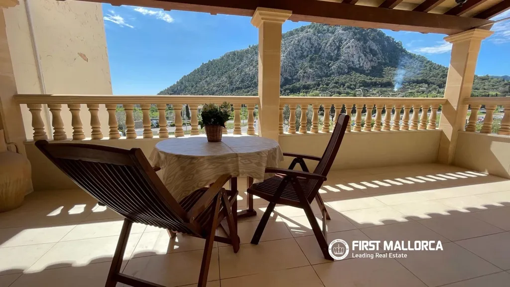 Terrace - Furnished Apartment with Mountain View in Pollensa
