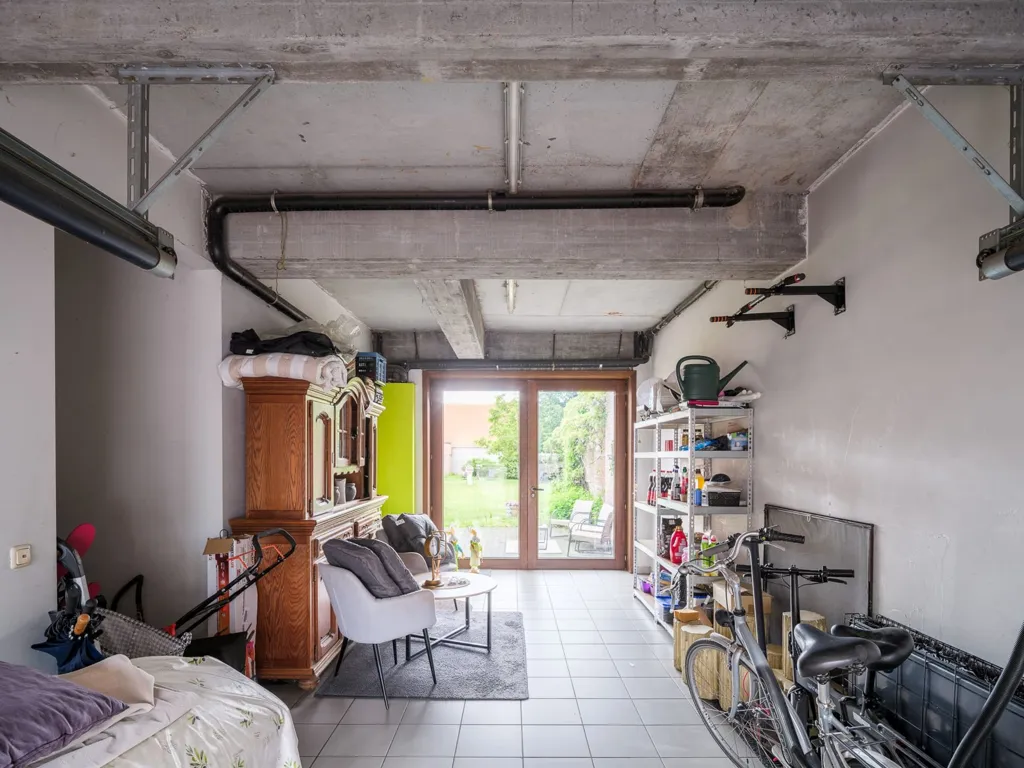 Garage - Maison avec Commerces et Jardin à Moerbeke