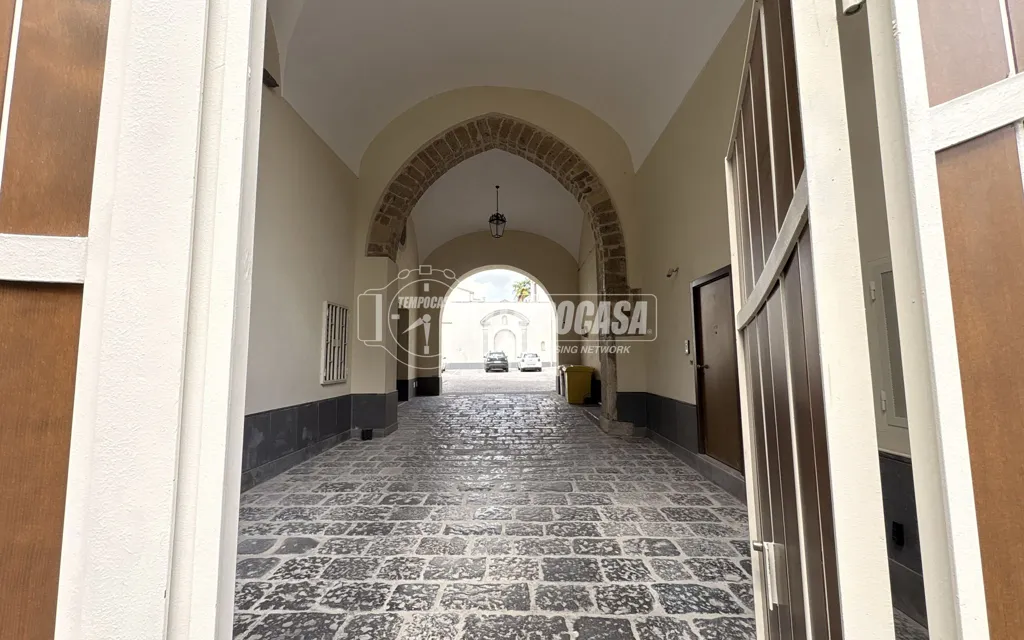 Esik - Duplex with Private Parking in Aversa