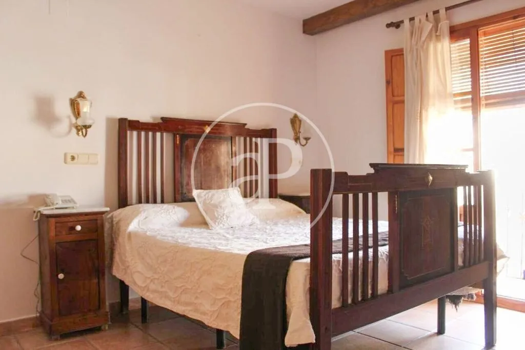 Chambres - Historic Hotel-Ready Building in Utiel