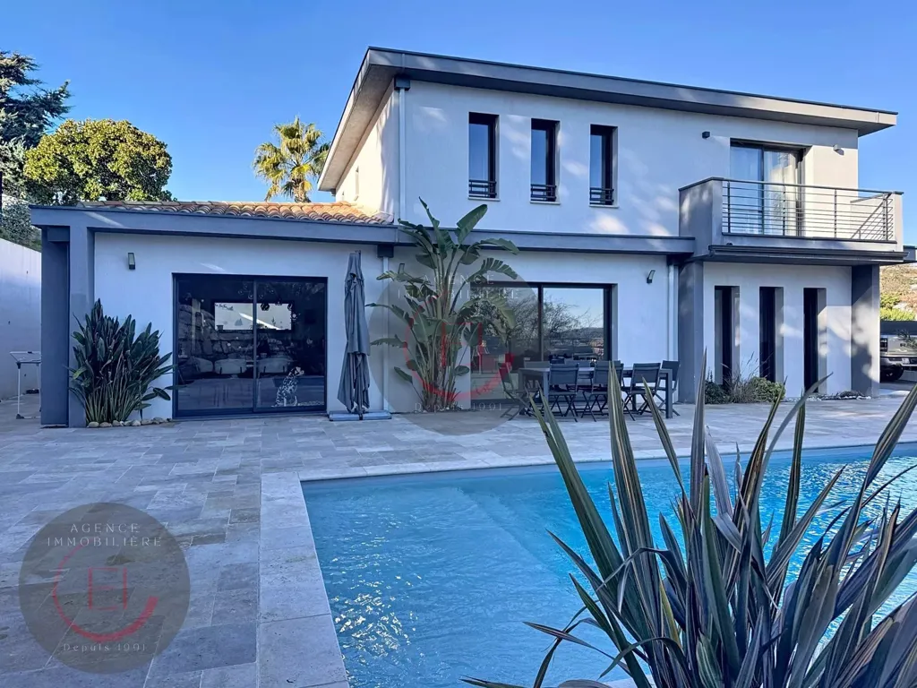 Bassein - Contemporary Villa with Pool in Secure Estate