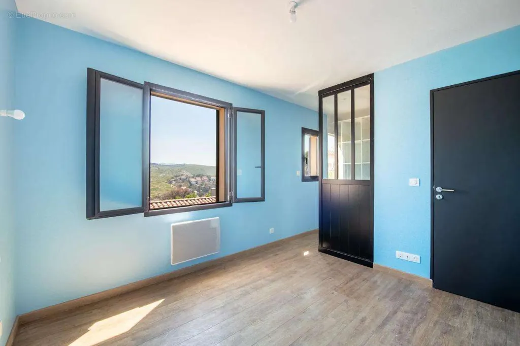 Pièces - Maison Contemporaine avec Piscine à Marseille