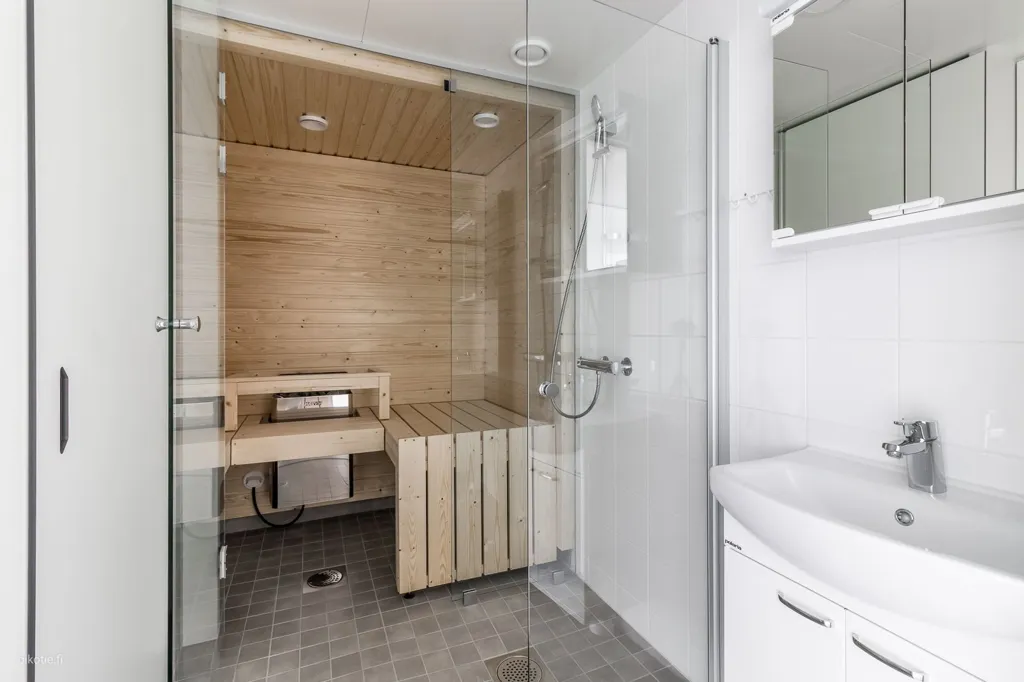 Salles de bain - Modern Flat with Glazed Balcony in Olari