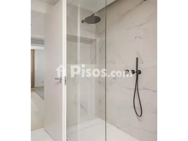 Salles de bain - Modernised Apartment with Views in Recoletos