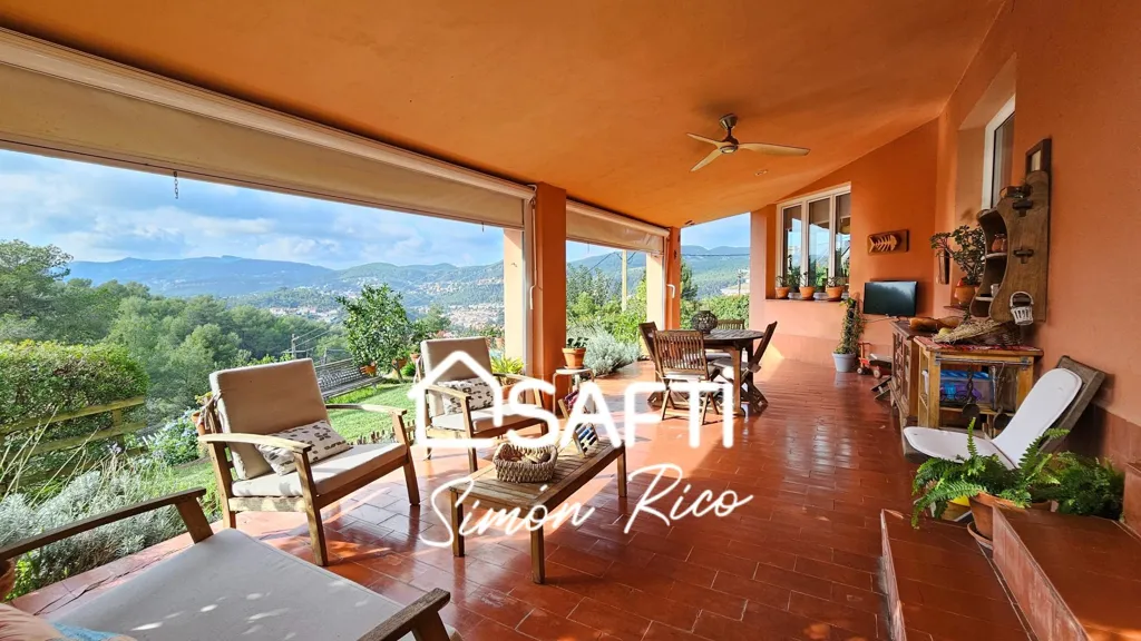 Terrasse - Luxury Villa with Mountain Views in Cervelló