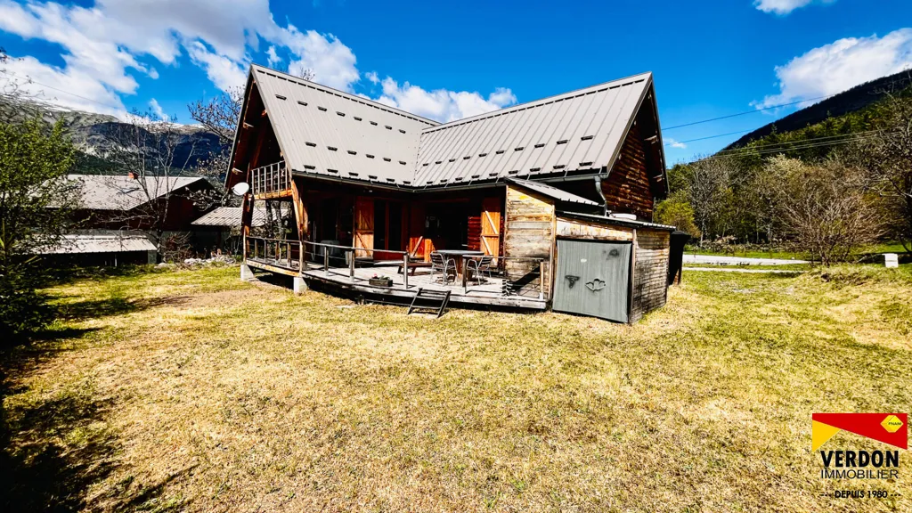 Extérieur - Chalet Récemment Construit avec Terrasse à Beauvezer