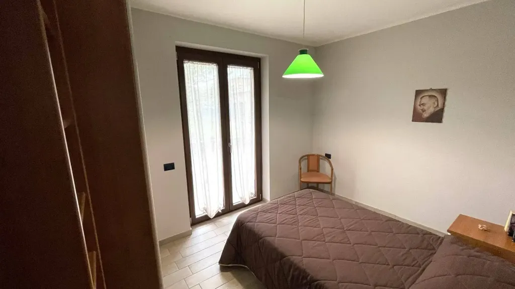 Chambres - Rear-Accessed Apartment with Private Garden in Ceccano