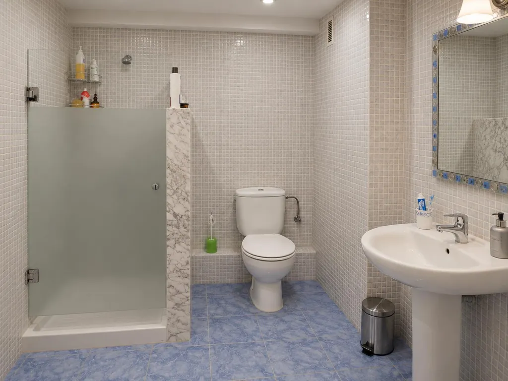 Salles de bain - Bright Apartment with Balcony in Patraix