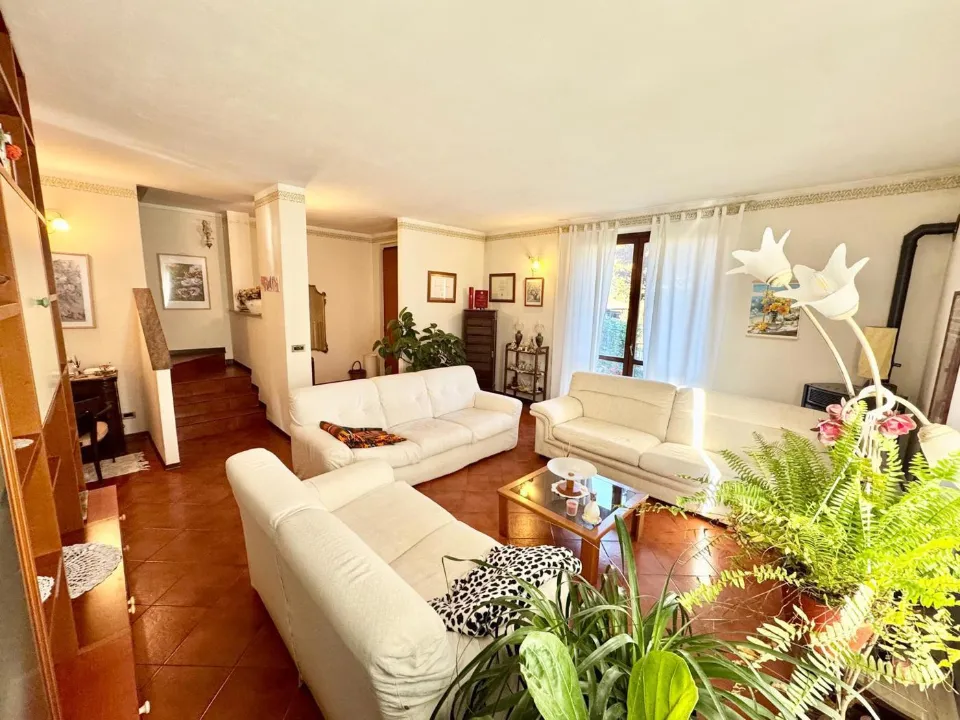Elutuba - Three-sided Villa with Garden in Mortara