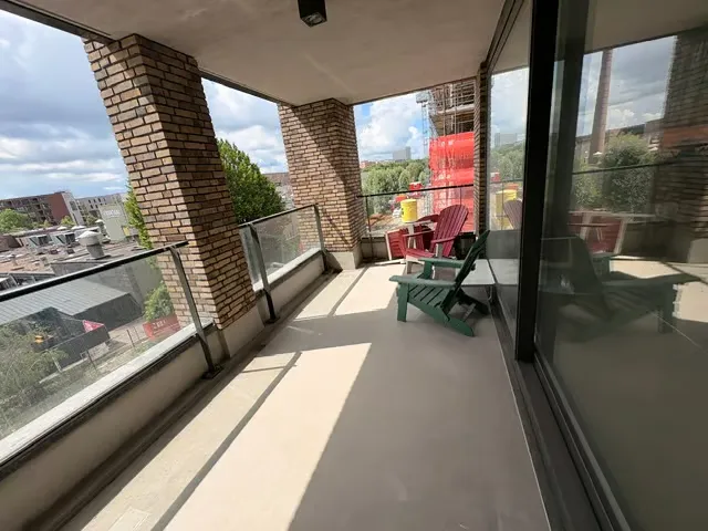 Balcon - 3-Bedroom Corner Apartment with Loggia in Breda