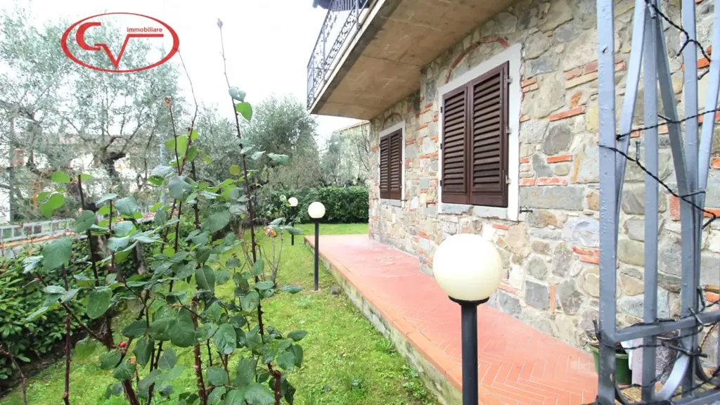 Giardino - Villa indipendente con piscina a Terranuova Bracciolini