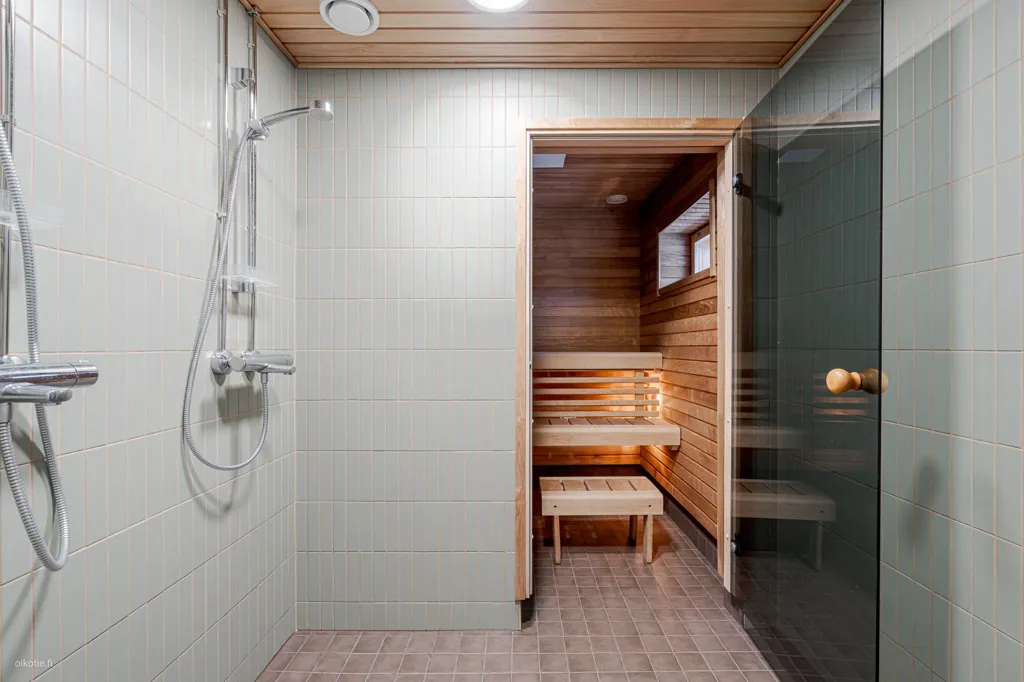 Rooms - Bright Penthouse with Balcony in Hämeenlinna