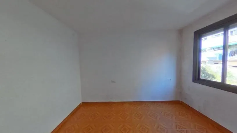 Rooms - Bright Apartment with Balcony in Barcelona