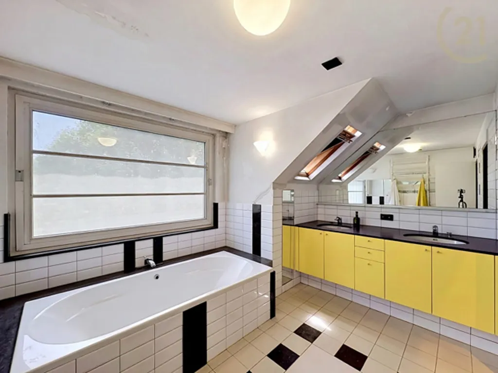 Salles de bain - Triplex avec Terrasse Sud-Est à Anderlecht