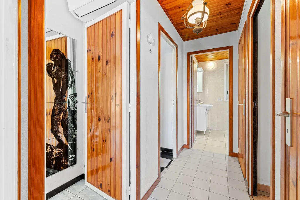 Esik - Renovated Flat with Balconies in Menton Centre